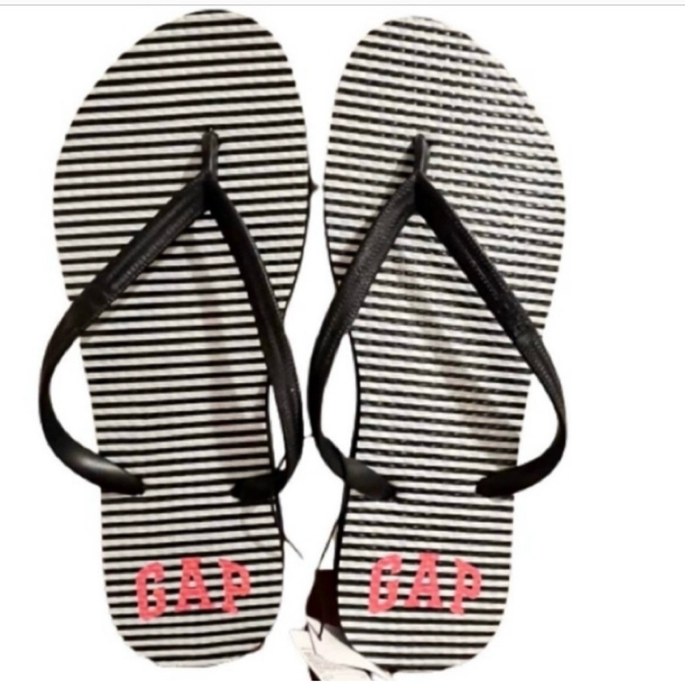 NWT- GAP Logo Flip Flop Black & White Stripe. Size:8